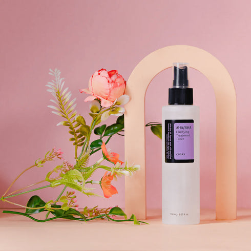 COSRX AHA/BHA Clarifying Toner reduce roșeața și iritațiile, oferind un efect calmant și purifiant. Conține ingrediente sigure, blânde, pentru uz zilnic wowskin.ro