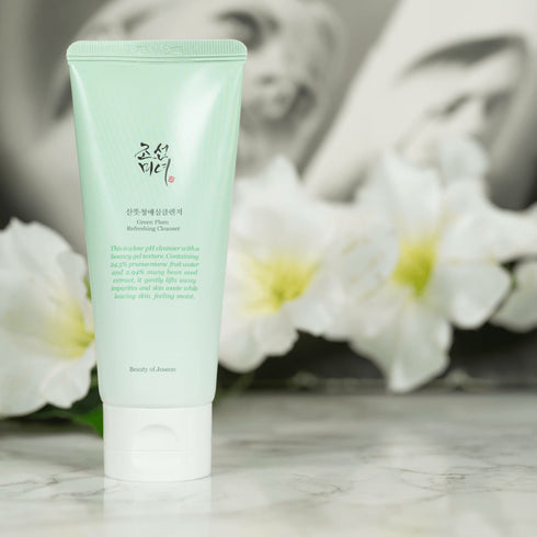 Beauty of Joseon Green Plum Cleanser îndepărtează machiajul și impuritățile fără să usuce pielea. Potrivit pentru ten sensibil, asigură hidratare și prospețime zilnică. wowskin.ro