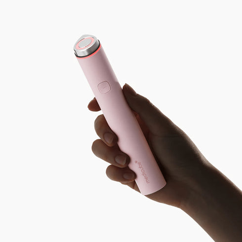 Ideal pentru pielea ternă sau deshidratată, MINI AGE-R Booster PINK îmbunătățește elasticitatea și maximizează beneficiile serurilor preferate. wowskin.ro