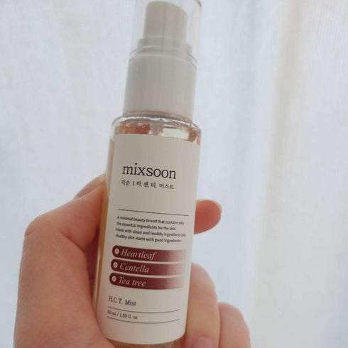 Descoperă secretul unui ten proaspăt și revigorat cu Mixsoon H.C.T. Mist! Acest spray revoluționar pentru față combină puterea calmantă a extractului de heartleaf cu proprietățile regenerante ale Centellei și efectul purifiant al arborelui de ceai. Ideal pentru utilizare zilnică, Mixsoon H.C.T. Mist este companionul perfect pentru orice tip de piele, asigurând o hidratare profundă și o senzație de răcorire imediată.