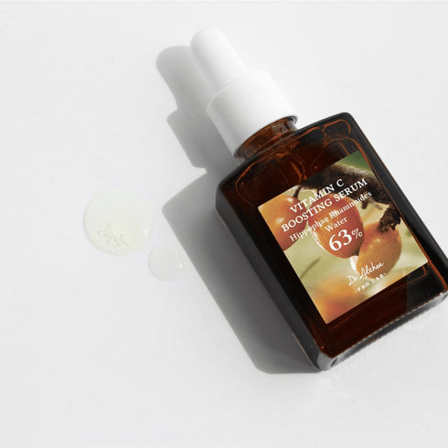 Redă luminozitatea tenului cu serul Vitamin C Boosting de la Dr. Althea – formula delicată, perfectă pentru pielea sensibilă, dar eficientă. wowskin.ro