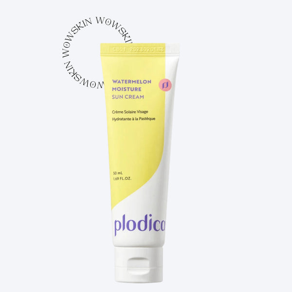 Plodica Watermelon Moisture Sun Cream oferă protecție solară SPF50+ cu textură lejeră, hidratând intens pielea. Ideal pentru ten uscat sau deshidratat, cu extract natural de pepene roșu. wowskin.ro