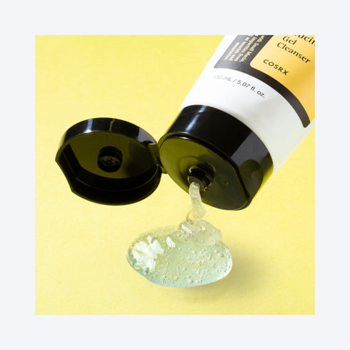 COSRX Snail Gel Cleanser oferă o curățare profundă fără a usca pielea, perfect în rutina zilnică de îngrijire. Potrivit pentru ten cu acnee, iritații sau textură neuniformă.wowskin.ro