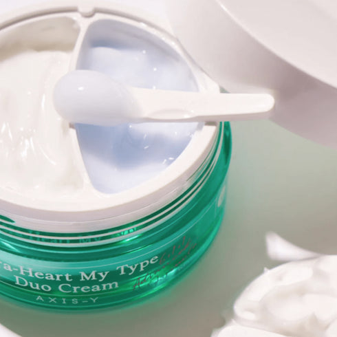 Hidratează și calmează cu AXIS-Y Cera-Heart Duo Cream, formulă inovatoare 2-în-1. Perfectă pentru piele mixtă, reactivă sau cu imperfecțiuni.