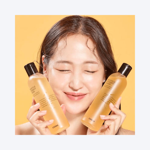 Îți dorești un ten sănătos și luminos? COSRX Propolis Synergy Toner calmează, hidratează și întărește bariera cutanată pentru o piele vizibil revitalizată. wowskin.ro