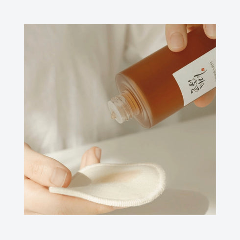 Descoperă Ginseng Essence Water de la Beauty of Joseon, esența coreeană pentru ten luminos și ferm.
Hrănește în profunzime, stimulează regenerarea celulară și uniformizează tonul pielii. wowskin.ro