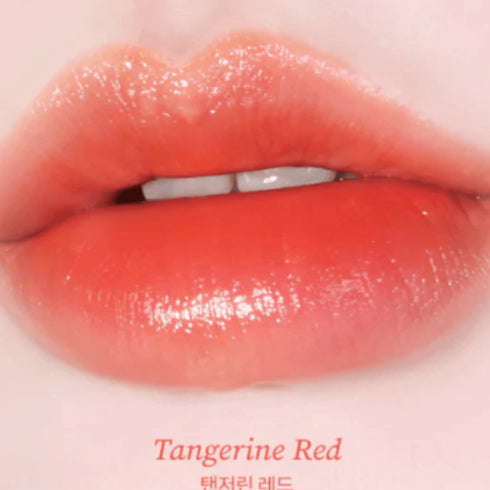 Skin Balsamul de buze Tocobo Glass Tinted Lip Balm în nuanța Tangerine Red, ideal pentru a-ți hidrata și colora buzele într-un mod natural și strălucitor. Acest ruj oferă o hidratare intensă, lăsând buzele catifelate și moi. Formula sa unică asigură o aplicare uniformă și o culoare de durată, fiind ideal pentru buze sănătoase și hidratate. Tocobo Glass Tinted Lip Balm este alegerea perfectă pentru un ruj care combină hidratarea și frumusețea. Adaugă acest ruj în rutina ta zilnică pentru buze mereu hidratate