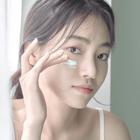 Loțiunea zilnică Anua Heartleaf 70 este formulată pentru a oferi hidratare fără efect gras, reducând roșeața și inflamațiile. Ideală pentru o rutină coreeană minimalistă.