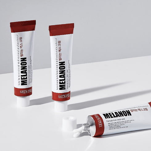 Vizați hiperpigmentarea și obțineți un ton mai uniform al pielii cu crema Melanon X Cream de la MEDI-PEEL. Acest tratament specializat este formulat pentru a estompa petele întunecate și a reduce producția de melanină, asigurând un ten mai clar și mai luminos. Găzduită într-un tub izbitor de culoare roșie și albă, această cremă este un accesoriu puternic pentru orice rutină de îngrijire a pielii axată pe combaterea decolorării