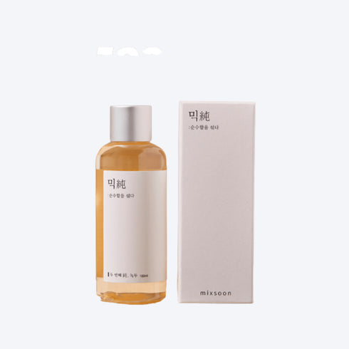 MIXSOON Mung Bean Seed Essence Redescoperă luminozitatea și prospețimea pielii cu Mixsoon Mung Bean Seed Essence. Această esență de 100ml este îmbogățită cu extract pur din semințe de fasole mung, cunoscut pentru proprietățile sale de hidratare și calmare. Potrivită pentru toate tipurile de piele, formula noastră ușoară se absoarbe rapid, fără a lăsa un reziduu gras, asigurând o piele netedă și revitalizată.