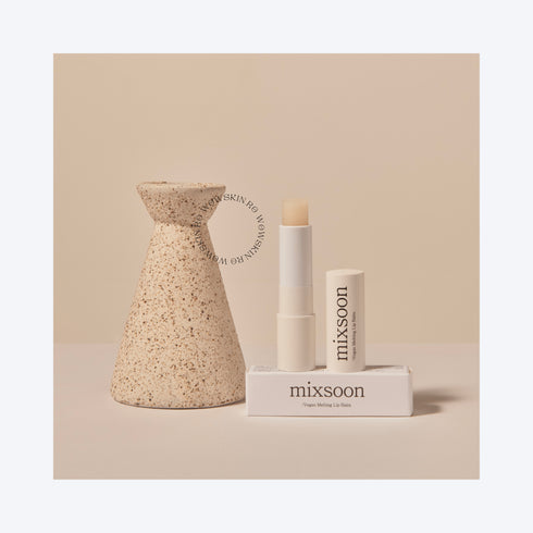 Mixsoon Vegan Melting Lip Balm 01 Clear Cu Mixsoon Vegan Melting Lip Balm în varianta "Clear", buzele tale vor fi mereu hidratate și gata de orice. Acest balsam de buze este dedicat celor care își doresc doar ce este mai bun pentru pielea lor: ingrediente naturale, vegană și eficacitate garantată. Încearcă-l și simte diferența!