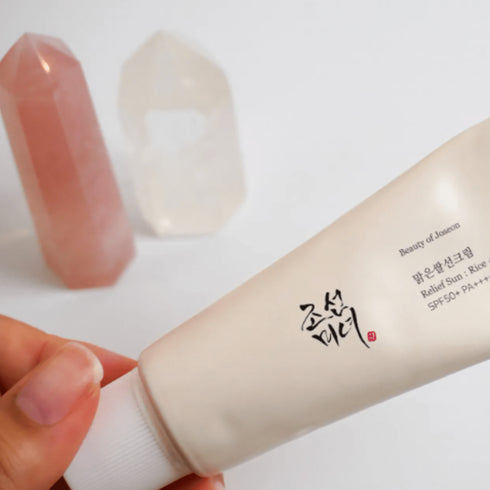 Beauty of Joseon Relief Sun protejează, hrănește și echilibrează bariera pielii datorită combinației de orez și probiotice. O alegere populară pentru ten mixt, sensibil sau uscat. wowskin.ro