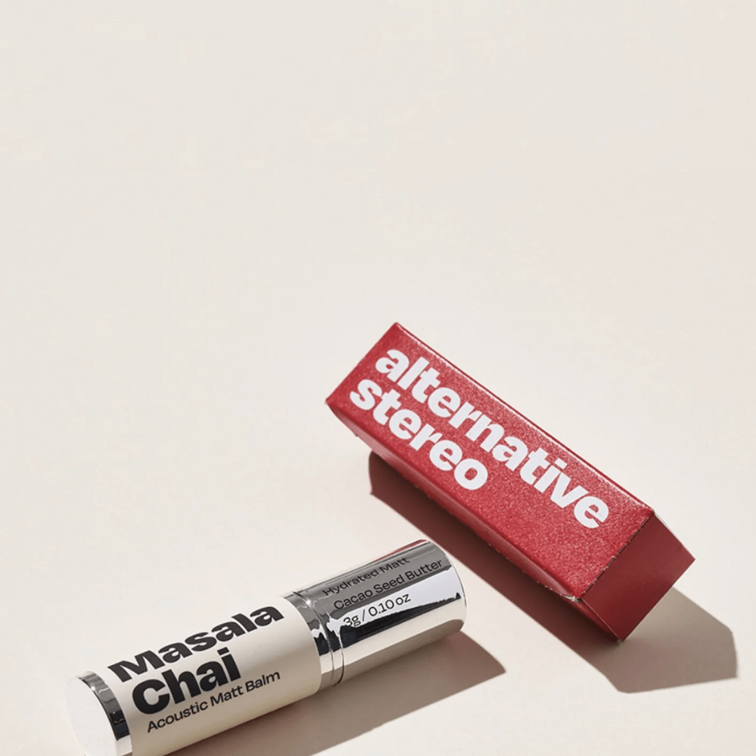 Acoustic Matt Balm #01 Masala Chai îmbină un finish catifelat cu o nuanță subtilă și elegantă.
Ideal pentru un machiaj natural, dar sofisticat. WowSkin Romania