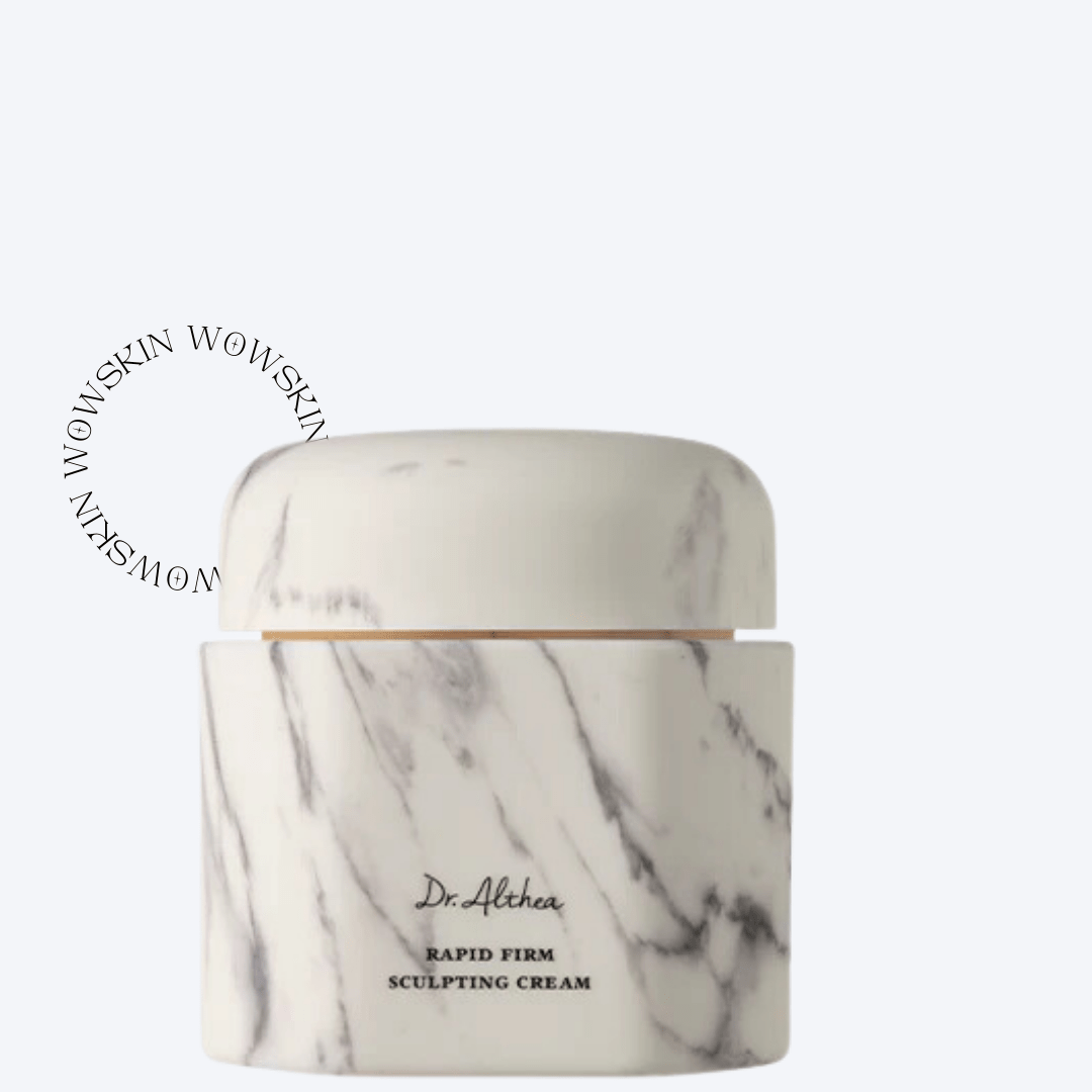  Dr. Althea Rapid Firm Sculpting Cream redefinește conturul feței, conferind fermitate vizibilă și efect de lifting fără injectări sau proceduri. wowskin.ro