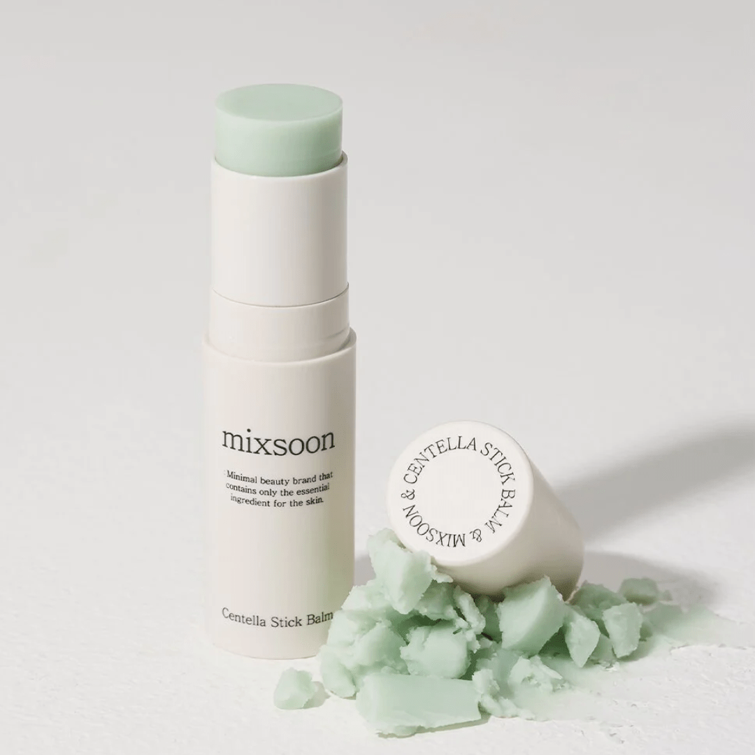 Mixsoon Centella Asiatica Stick Balm Experimentați atingerea liniștitoare a balsamului Centella Stick de la Mixsoon, răspunsul unui brand de frumusețe minimalist pentru o piele calmă și reparată. Infuzat cu puternicul extract de Centella Asiatica, acest balsam stick ușor de călătorit este o modalitate convenabilă de a oferi îngrijire țintită pentru zonele sensibile sau iritate. Formula sa delicată este perfectă pentru aplicarea din mers, oferind o barieră care hrănește procesul natural de vindecare a pielii