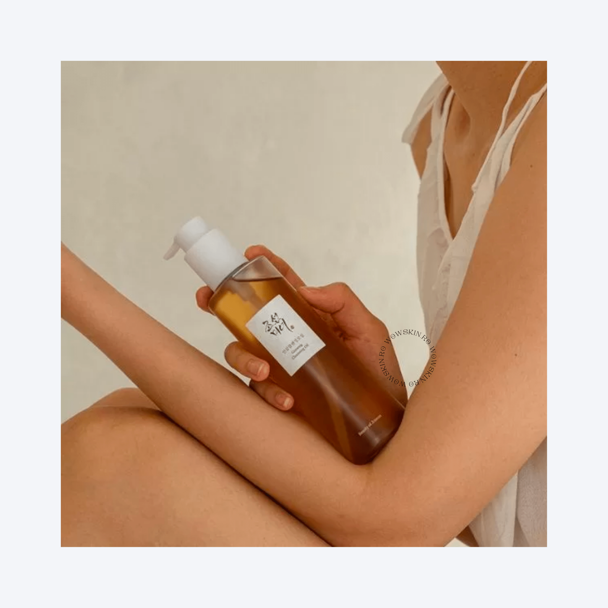 Ulei de curățare facială cu ginseng și uleiuri naturale, ideal pentru ten sensibil.
Beauty of Joseon oferă o curățare blândă și hrănitoare în rutina K-beauty. wowskin.ro