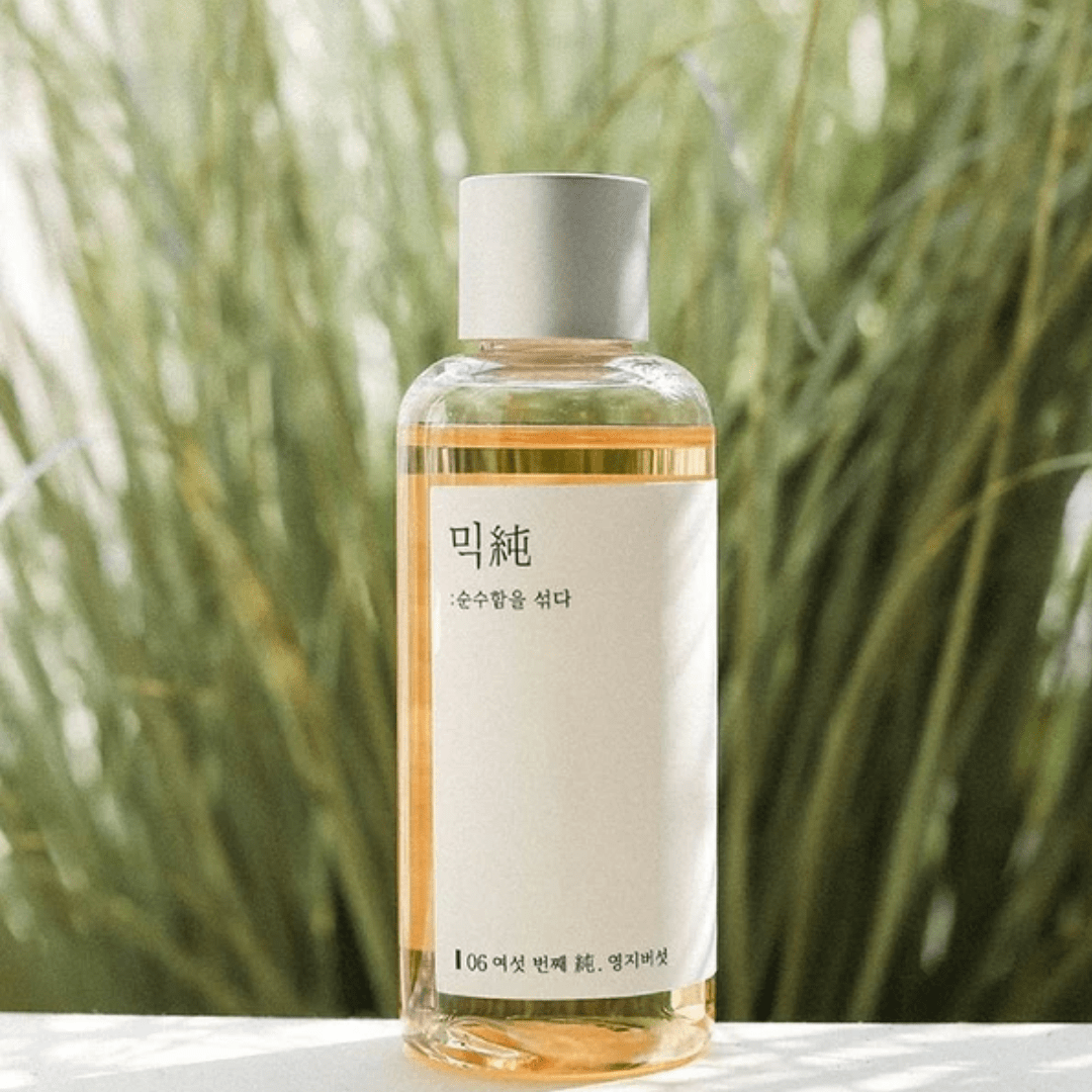 Mixsoon Reishi Mushroom Essence  Experimentează puterea naturală a Reishi Mushroom Essence de la Mixsoon. Această esență premium de 100ml este formulată cu extract de ciupercă Reishi, cunoscută pentru beneficiile sale pentru piele. Reishi Mushroom Essence ajută la hidratarea profundă a pielii, reducerea inflamației și promovarea unui ten sănătos și strălucitor. Cu o absorbție rapidă și o textură ușoară, această esență se integrează perfect în rutina ta de îngrijire