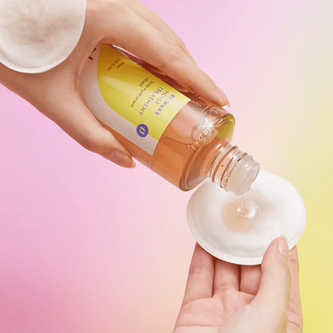 Formulă vegană cu ingrediente botanice – hrănește părul în profunzime, lăsându-l moale, neted și fără efect de încrețire. wowskin.ro